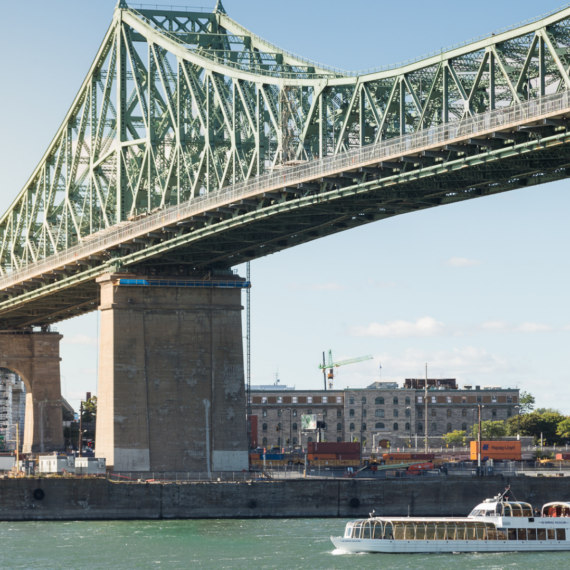 Crédit FR © Croisières excursions - Bateau-Mouche-EN Credit © Day Tours - Bateau-Mouche